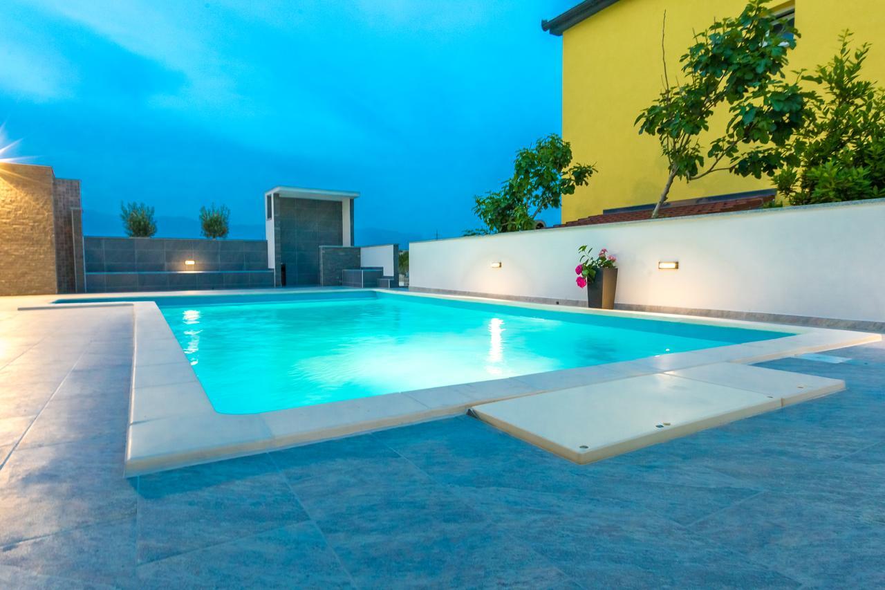 Lucky Luke Pool Apartments نوفاليا المظهر الخارجي الصورة